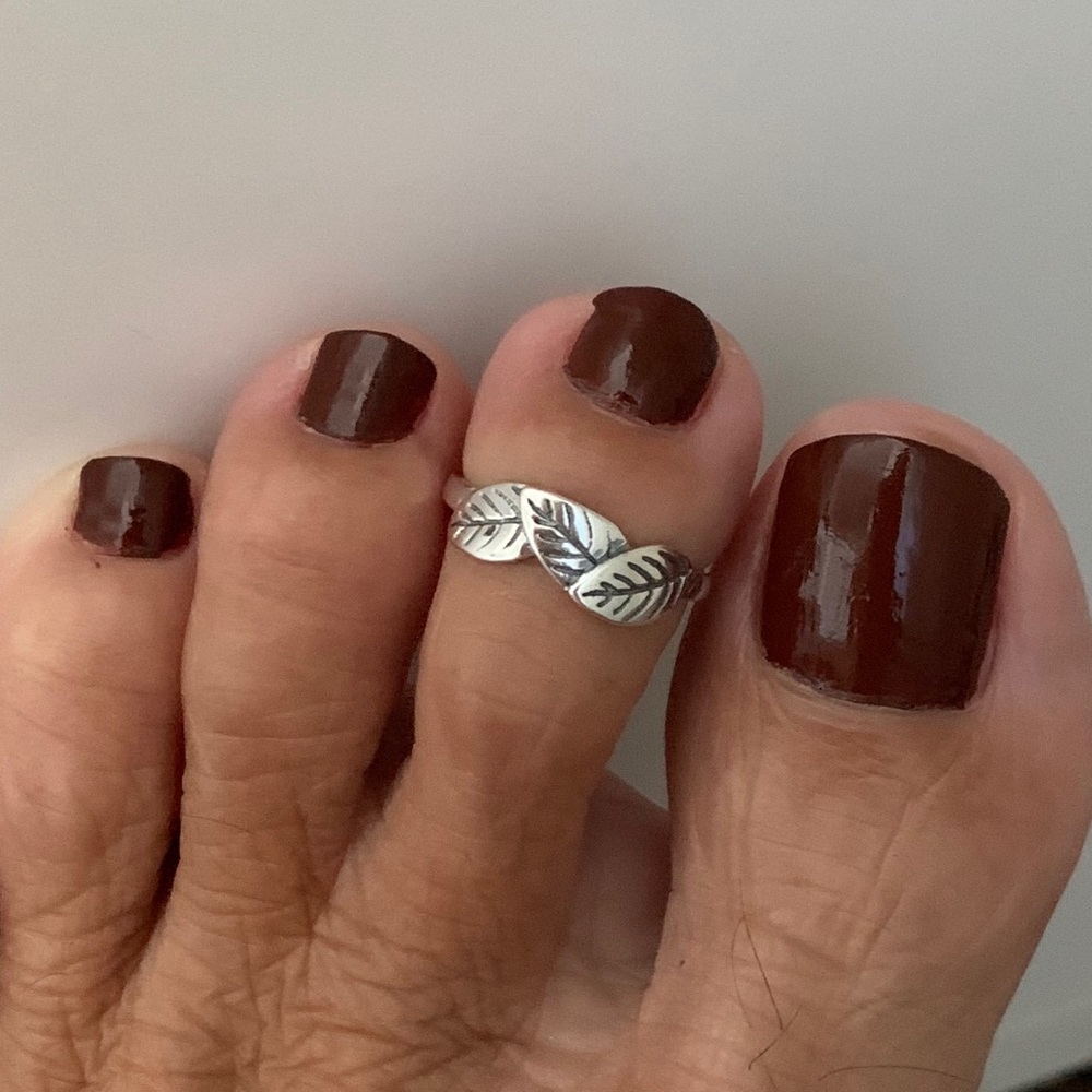 Sterling Silver Leaves Toe Ring, Tree Ring, Leaf - image 1